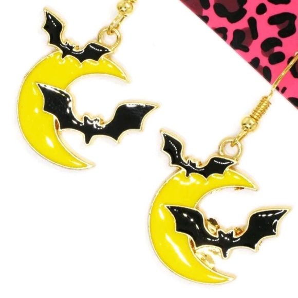 Betsey Johnson Jewelry - 🦇 Creatures of the Night Earrings 🌙